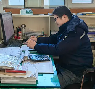 Mr.Wanglei is working in the technology department with more than 20 years experience since 2004. He innovated glass processing technology,calculated glass performance data to give suggestions on energy saving composition, also give training courses in factory.