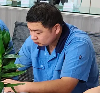 Mr.Zhao Guiwen is the genaral manager of glass processing, he has been working in glass processing for more than 20 years since 2004. He is an expert on various type of glass processing, has rich experience solving various problems during processing. 